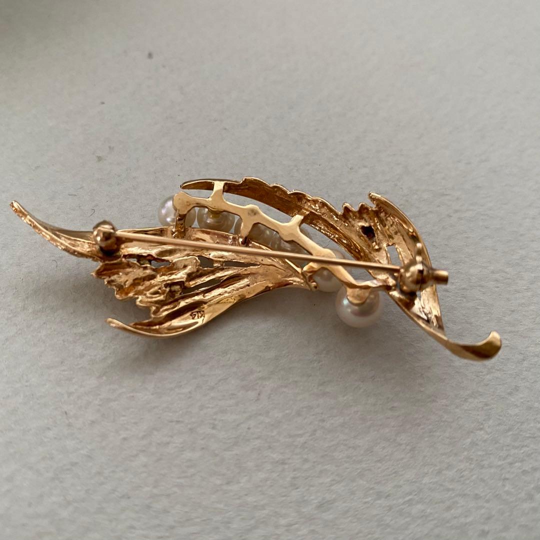 K14アコヤパールサファイアブローチ 羽毛のようなお洒落なデザイン