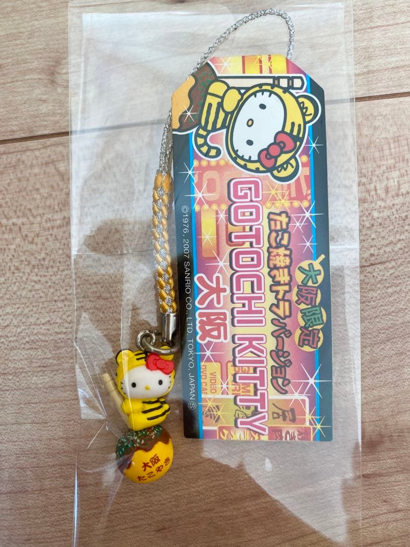 ご当地キティ 大阪限定 ハローキティ ストラップ - メルカリ