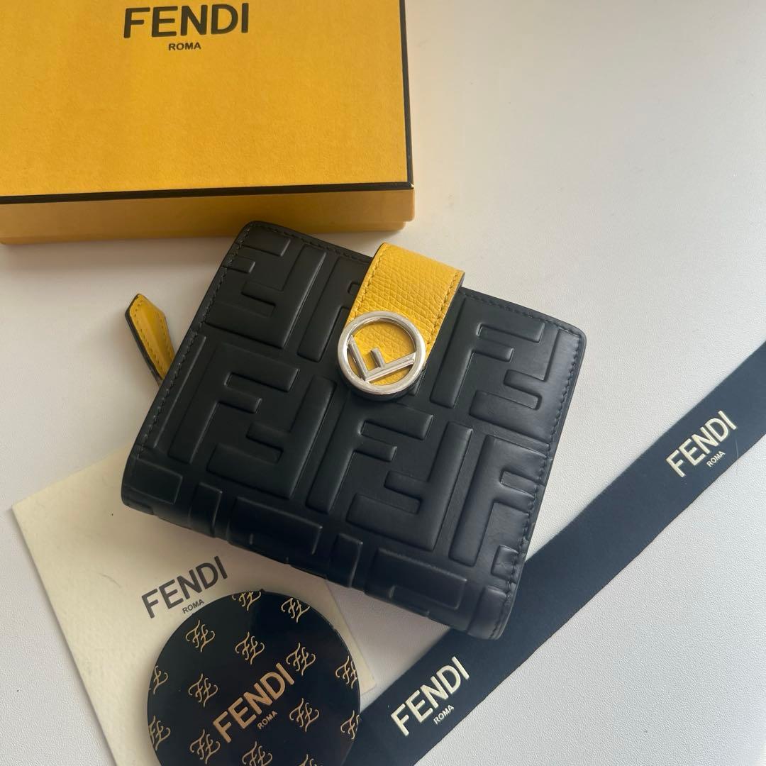 95 極上美品 FENDI フェンディ ズッカ 2つ折り財布 - メルカリ