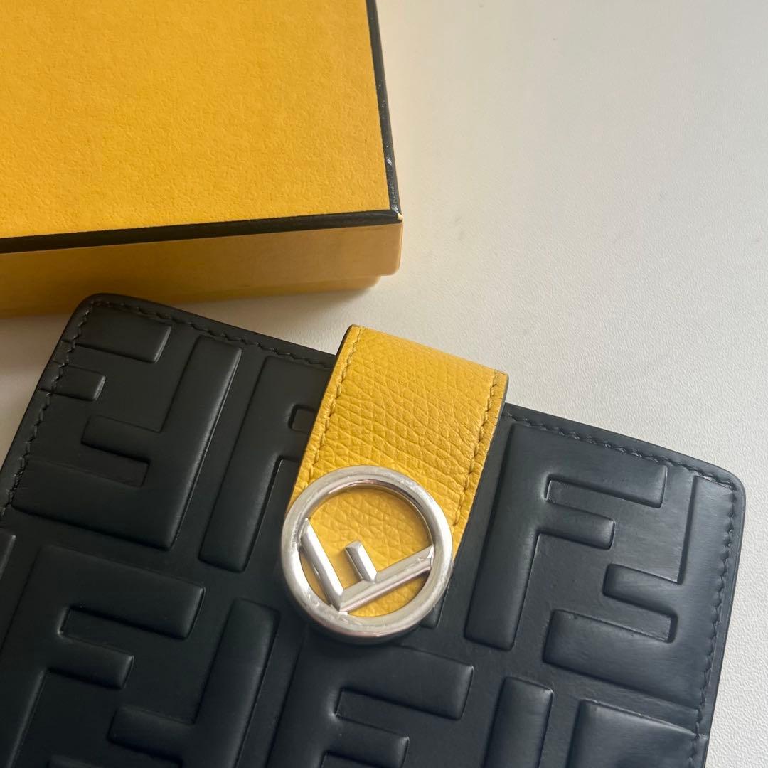 95 極上美品 FENDI フェンディ ズッカ 2つ折り財布 - メルカリ