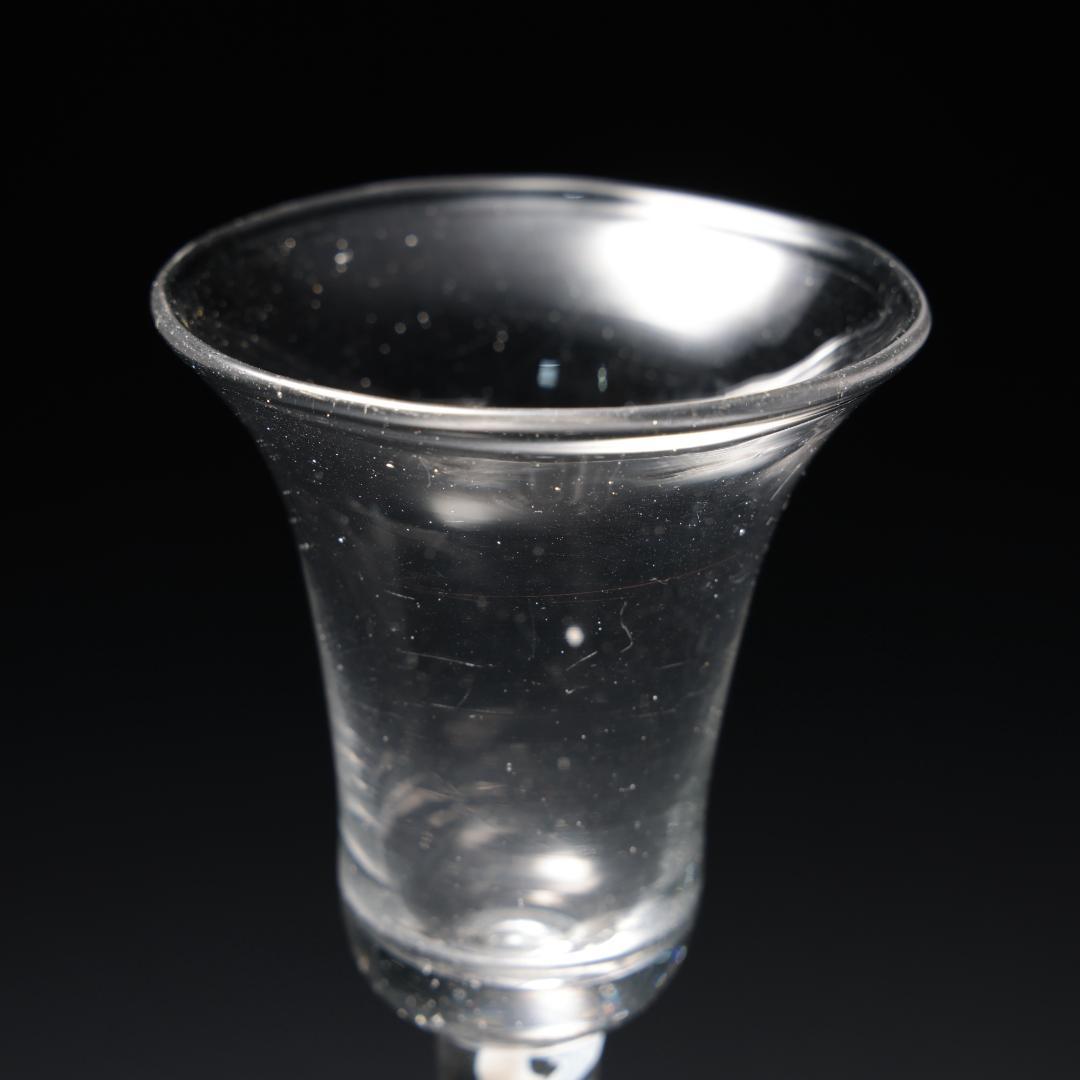 アンティークグラス オペーク（乳白色）ツイストステム ゴブレット