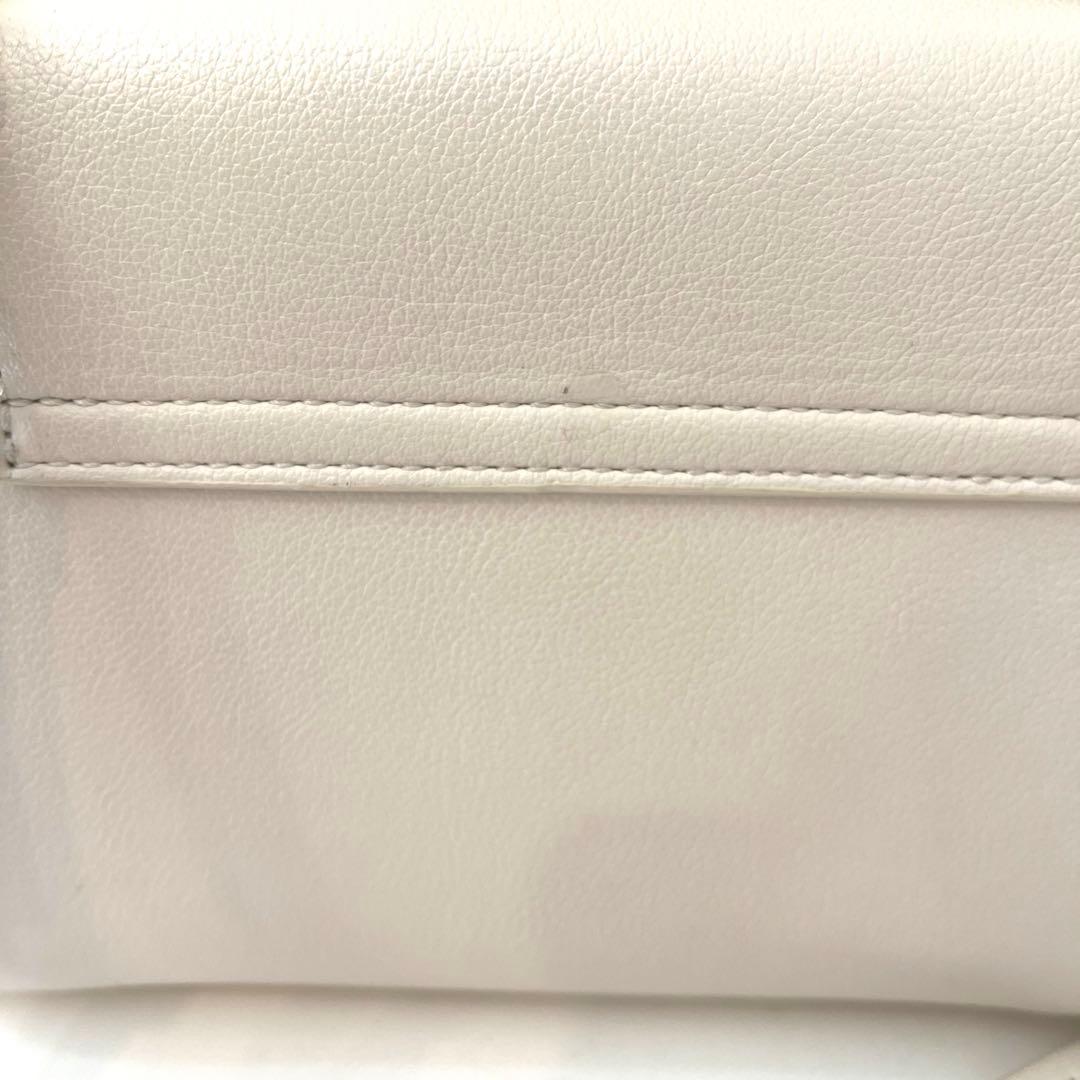 ビジュースタッズポシェット ショルダーバッグ アイボリー