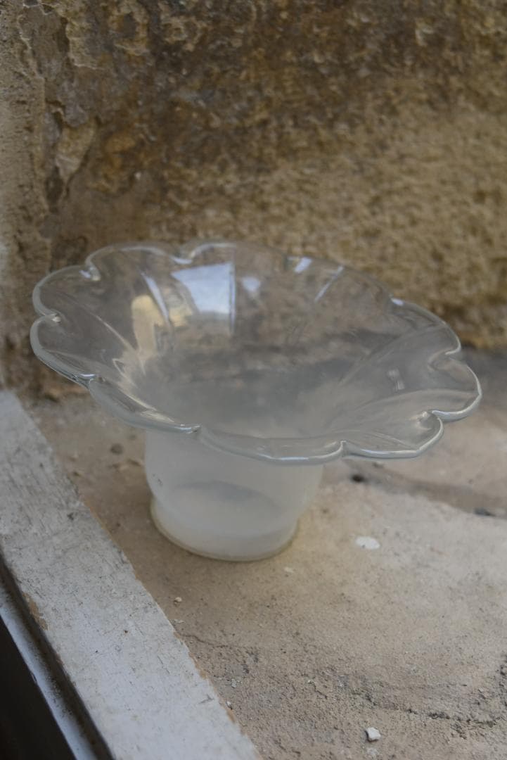 美品　フランスアンティーク　花フォルム　オパリン　ガラスシェード