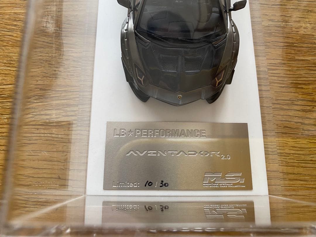 L.A.パフォーマンス アヴェンタドール SVJ 1/18