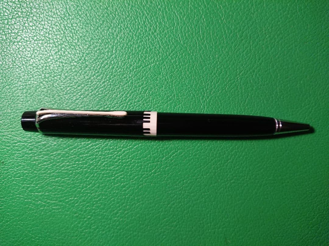 MONTBLANC カラヤン 黒いボールペン メタルクリップ付き MONTBLANC カラヤン 黒いボールペン メタルクリップ付き