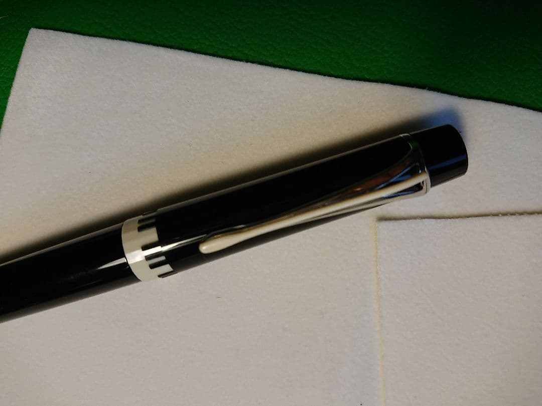 MONTBLANC カラヤン 黒いボールペン メタルクリップ付き