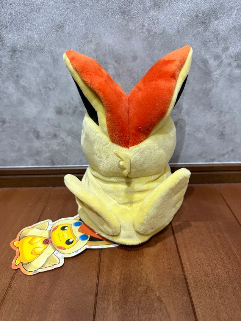 ポケモンセンター ビクティニのポンチョを着たピカチュウ ぬいぐるみ