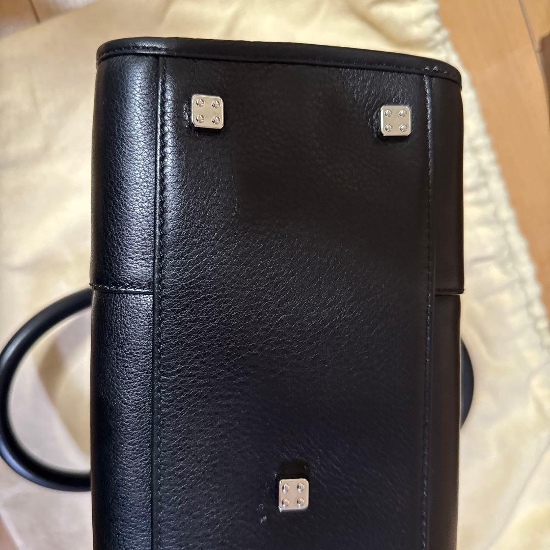 LOEWE ブラックレザー ハンドバッグ　ロエベ