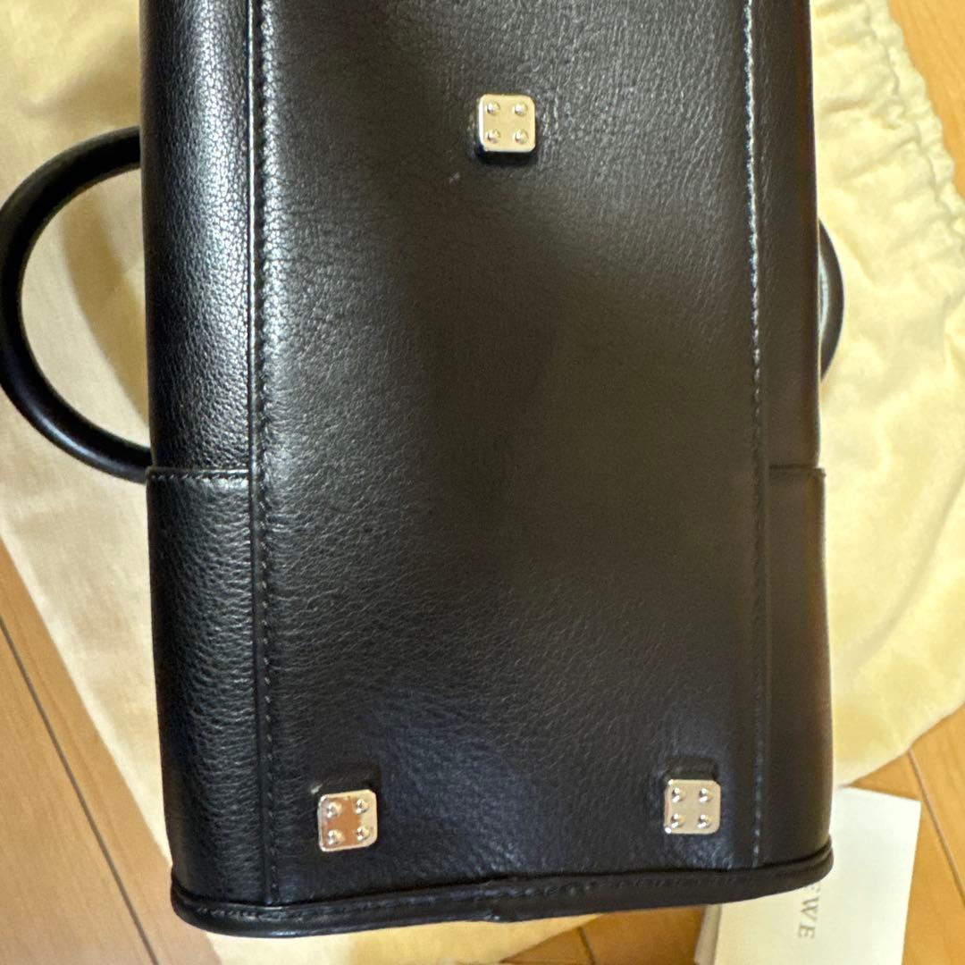 LOEWE ブラックレザー ハンドバッグ　ロエベ