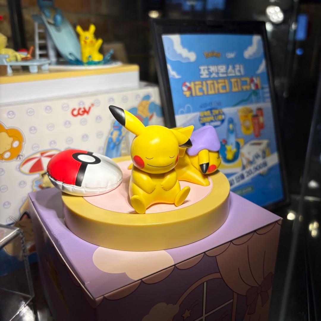 韓国CGV限定 ポケモン ピカチュウ＆メタモン お昼寝フィギュア - メルカリ
