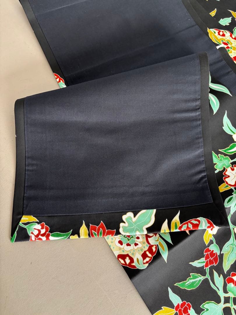 正絹 塩瀬 九寸名古屋帯 黒地 花唐草 友禅染め 赤×グリーン×白