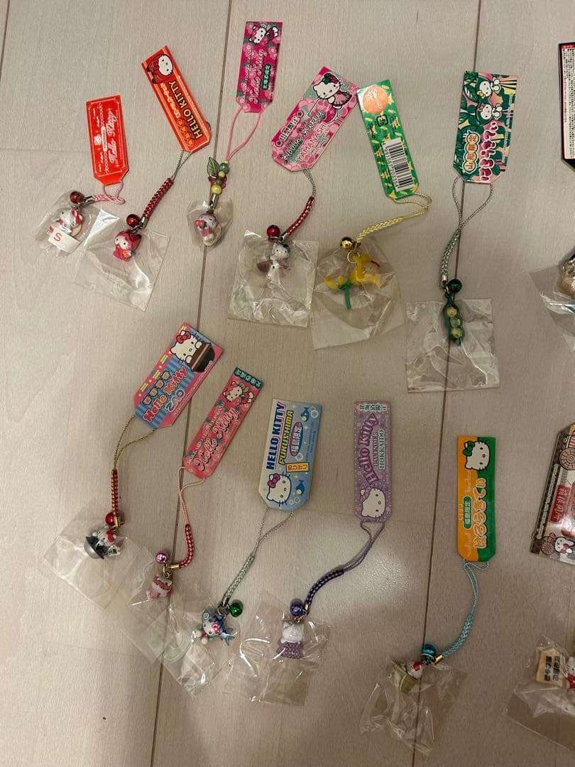 ご当地ハローキティ ストラップ 87個 まとめ売り　未使用