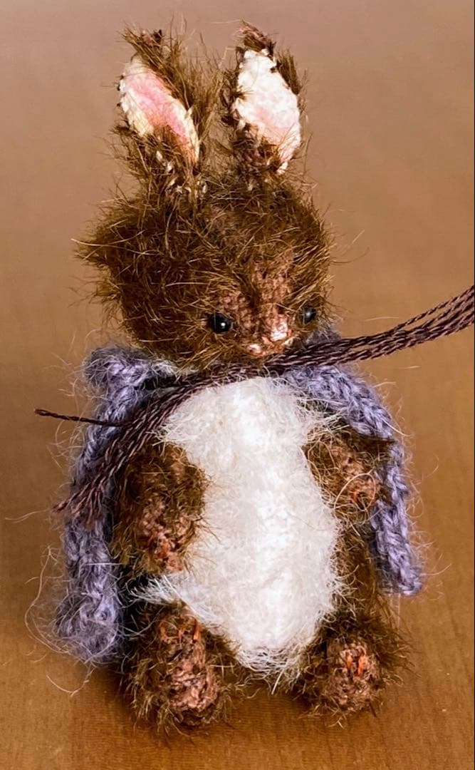 moriのえほん様 りんごを持った紫マントの茶色うさぎ ミニチュアぬいぐるみ