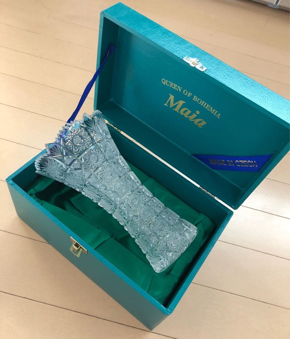 花瓶 ハンドカット crystal maia glass 箱付き クリスタル - メルカリ