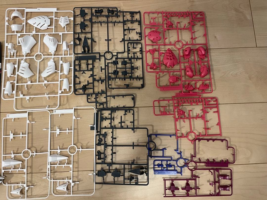 積みプラ処分】ガンプラ複数＋エアブラシシステム・デカール・ジャンク多数