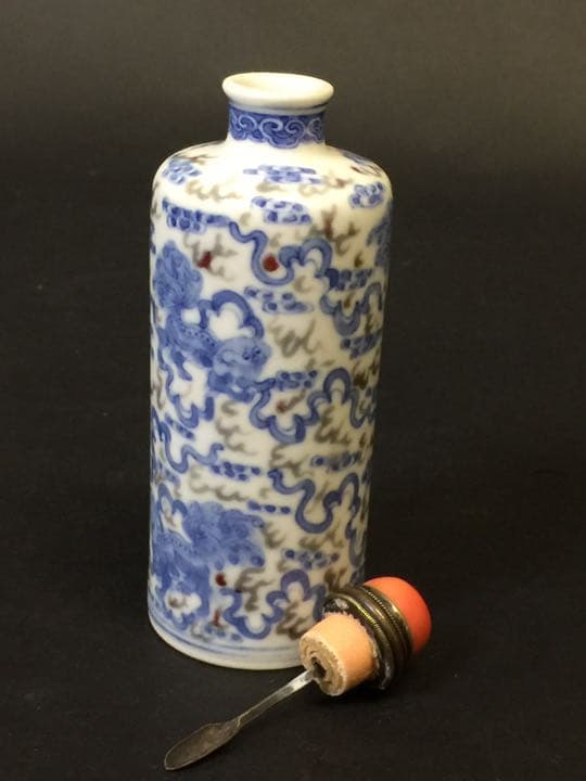 清 雍正年製在銘  染付珊瑚蓋銀杓 青花釉裡紅鼻煙壺 年代物本物保証 古美術