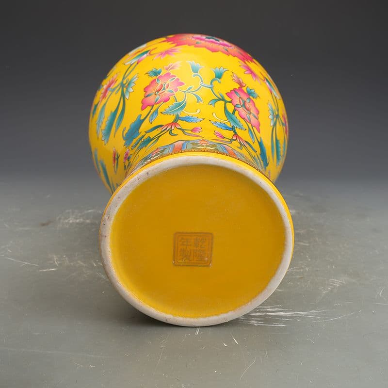 黄地琺瑯彩纏枝紋花瓶 景徳鎮 陶磁器 装飾品 現代工芸