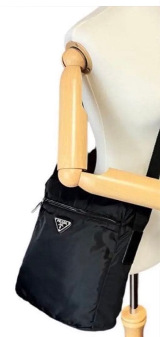 極美品PRADA テスート三角ロゴショルダーバッグ ブラック（未使用に近い）