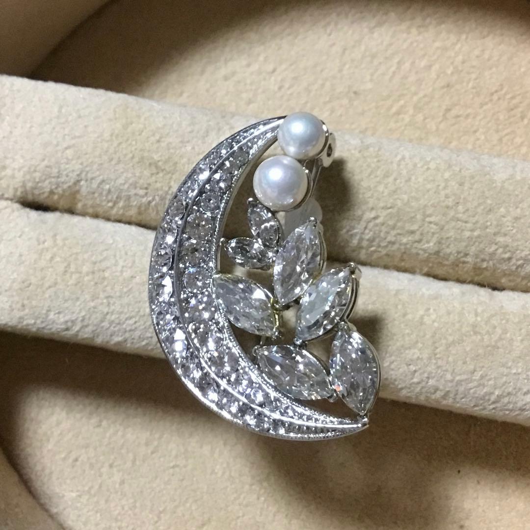 在庫一掃セール中！ 三日月型のロマンティックなブローチ 在庫一掃