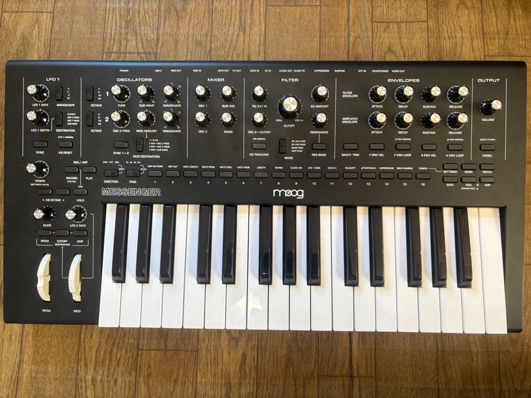 moog MESSENGER 32鍵 アナログシンセサイザー ケース付き - メルカリ