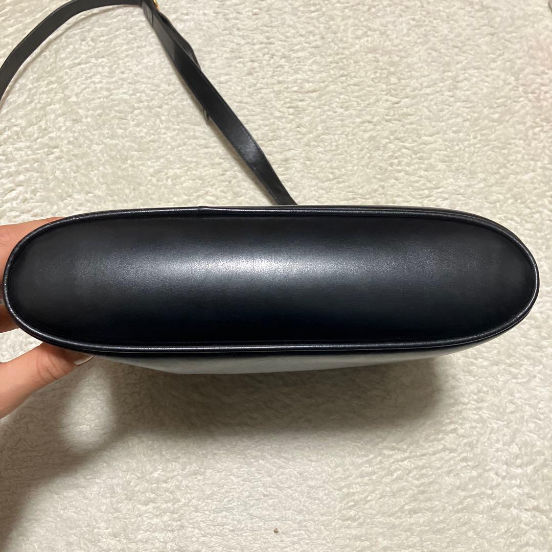 Ferragamo 黒 レザー ショルダーバッグ