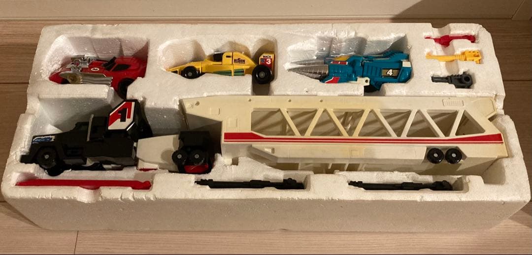 陸の4体合体ランドバイソン