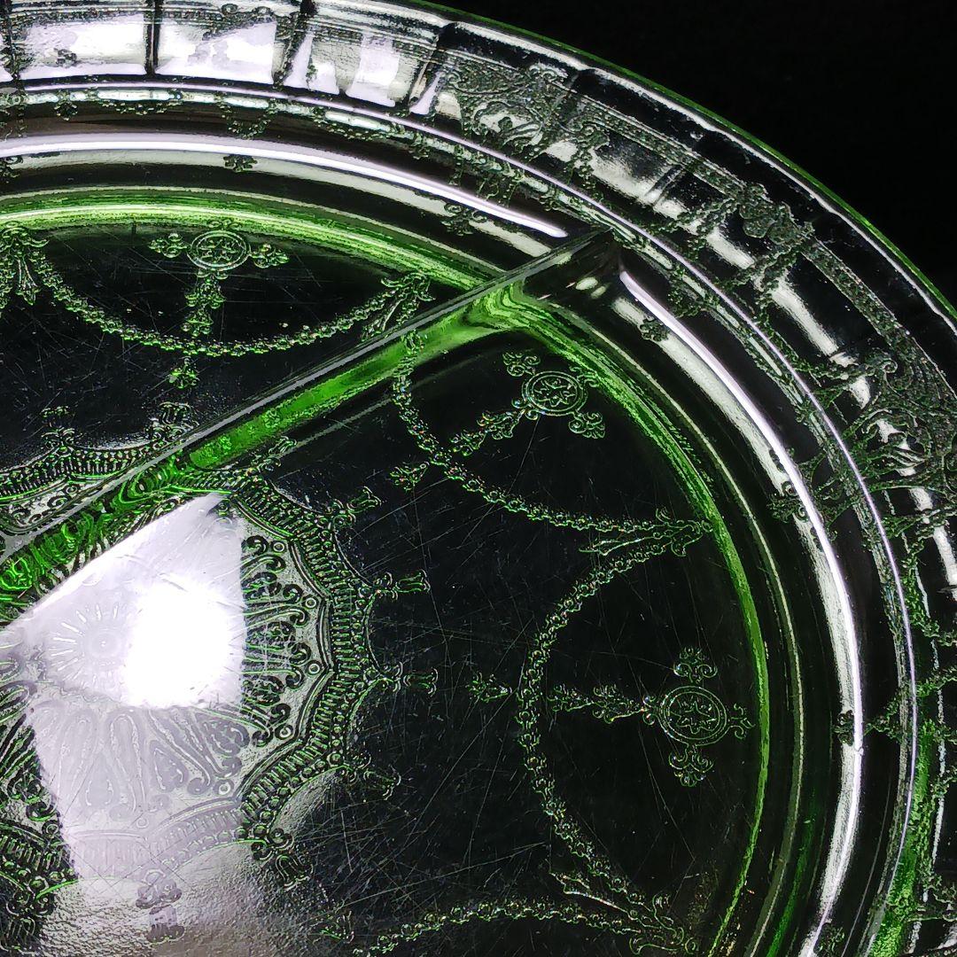 W361-2 昭和レトロ ウランガラス 仕切りランチプレート 古ガラス FF