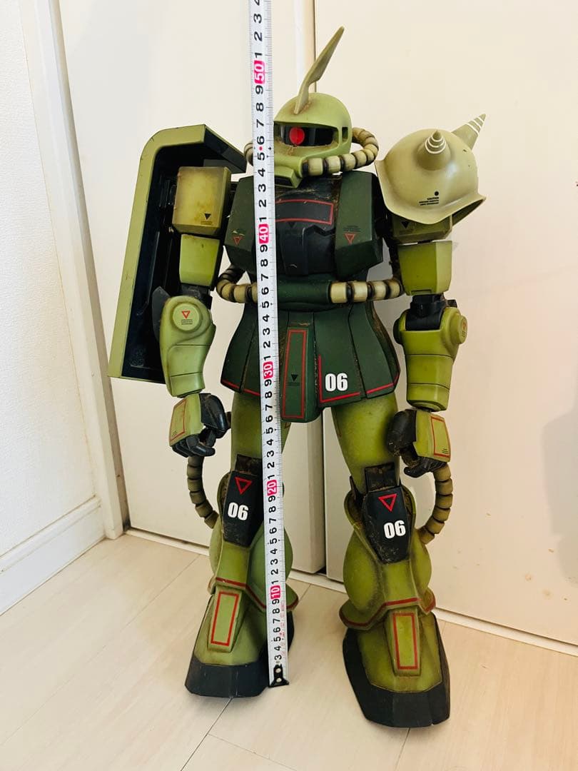 ジャンク品】ザク、シャアザク 特大フィギュア