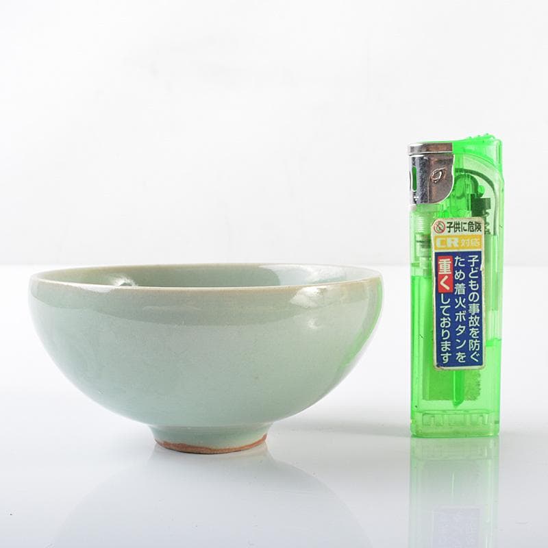 中国 龍泉窯 粉青磁 花刻 茶碗 M R6128