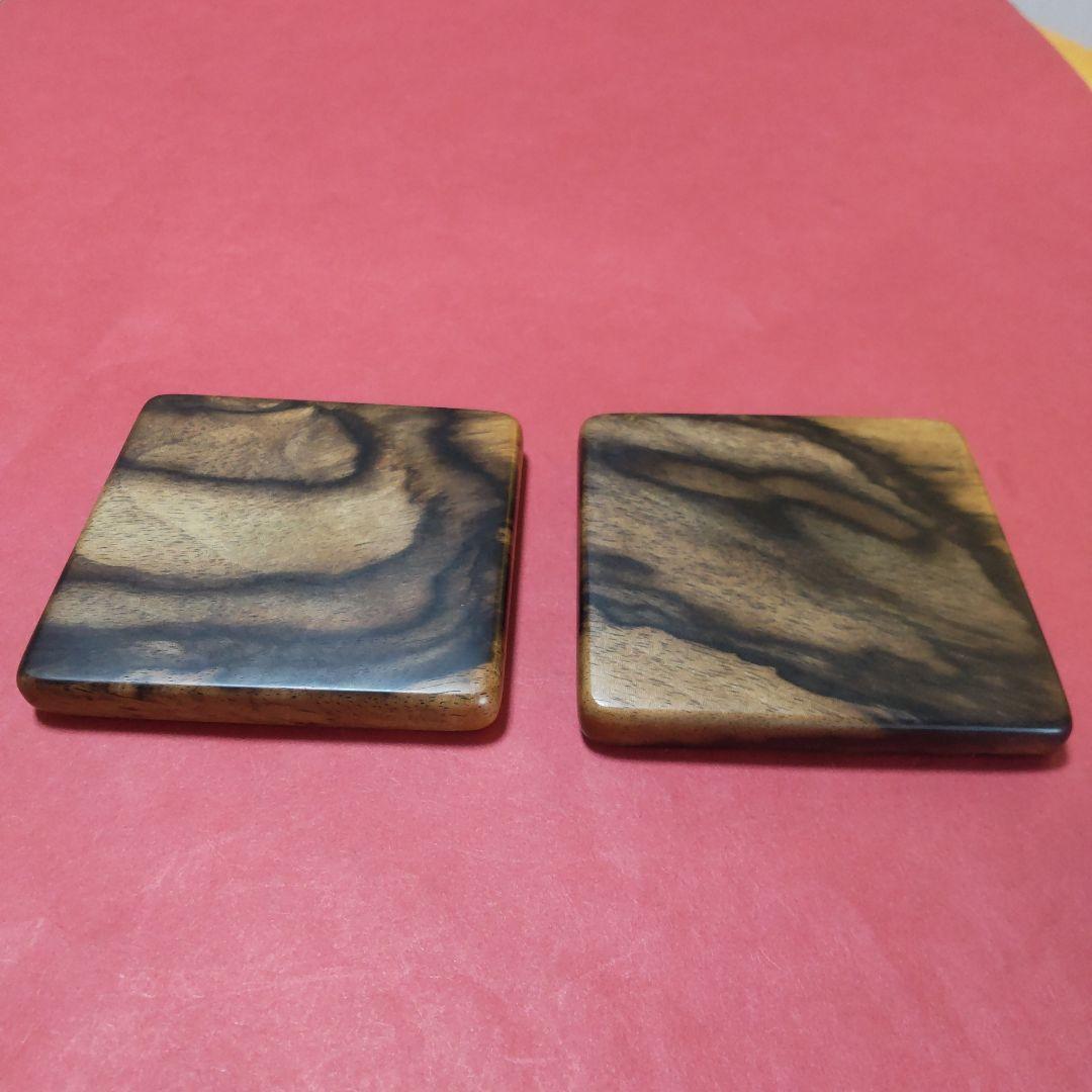 『にこ』の個性的な杢の黒柿の小物入れ&コースター2枚