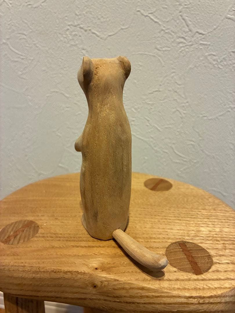 可愛いオコジョて栗のロースツール