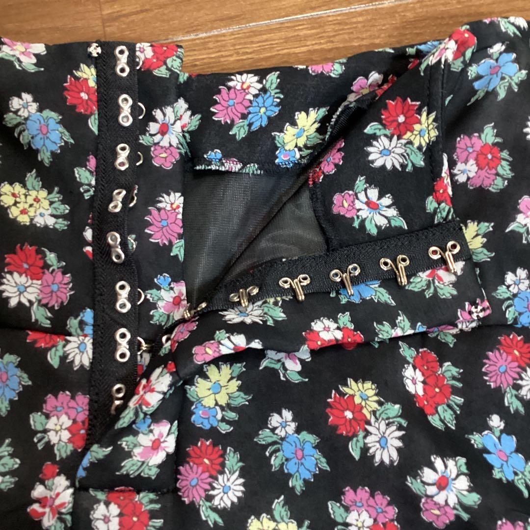 tricot フレアスカート 花柄 黒