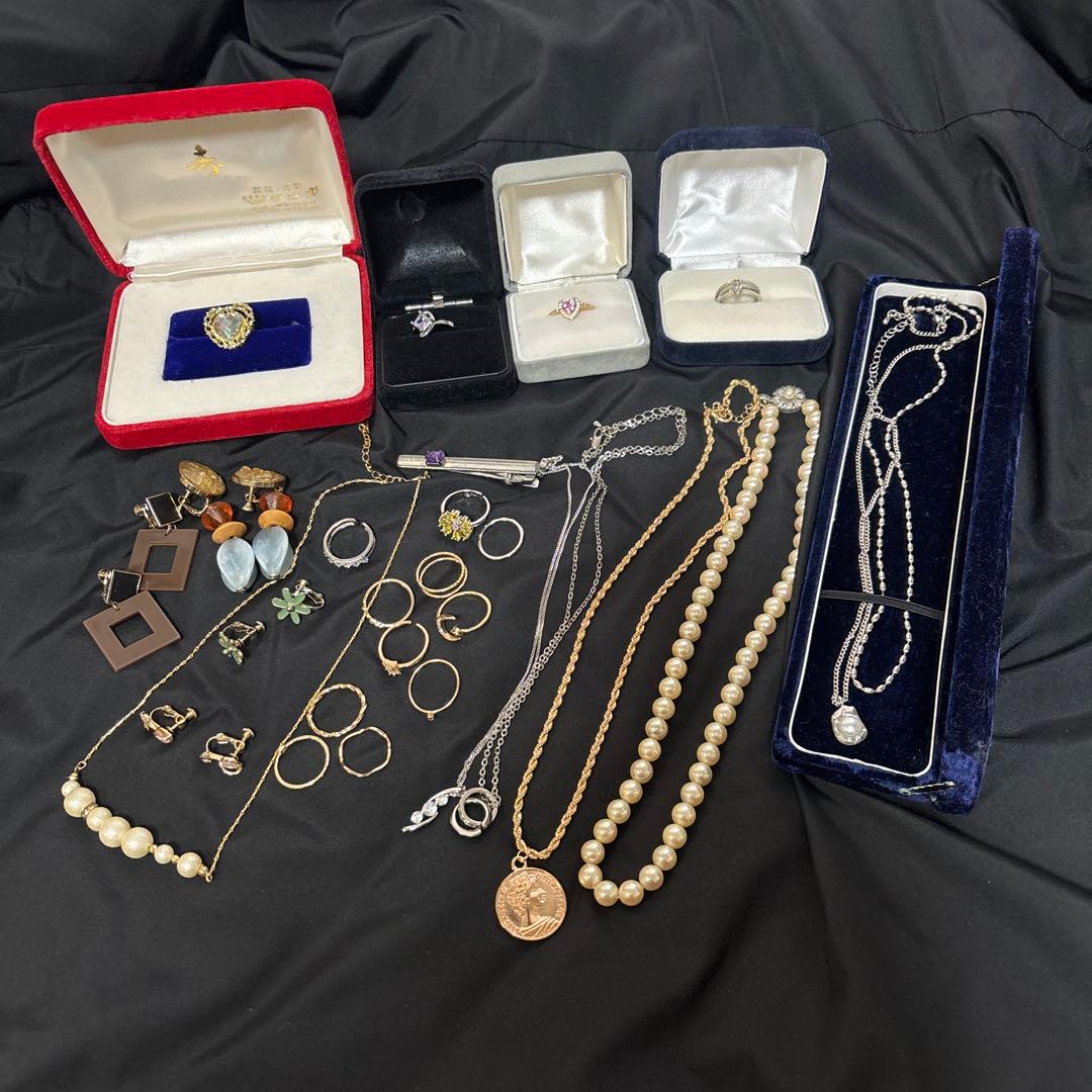 生前整理 遺品整理 多彩なデザインのアクセサリー 材質不明✨ - メルカリ