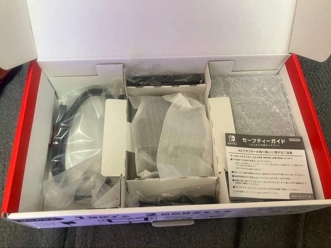 Nintendo Switch 本体 箱、キャリングケース付き　ジャンク扱い