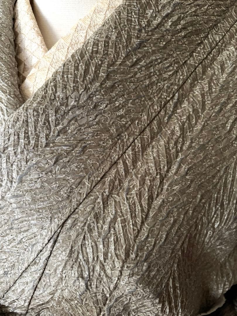 小紋】藤娘きぬたや 杢目絞り 極上たたき柄生地 薄い抹茶色 しつけ付き