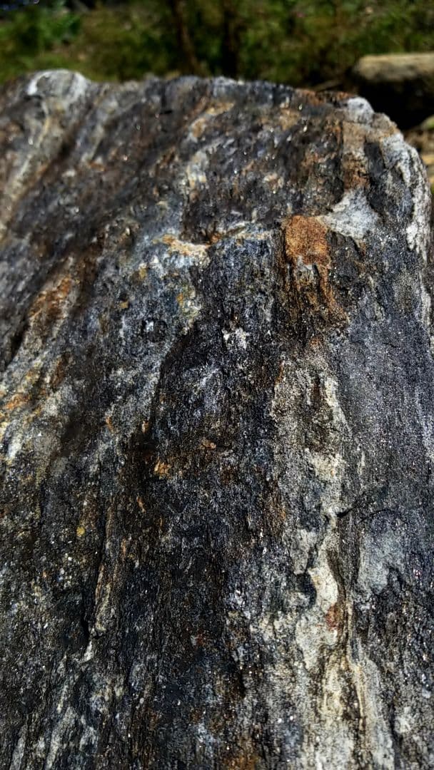 希少原石 大型 結晶片岩 シスト 庭石 ロックガーデン ガーデニング