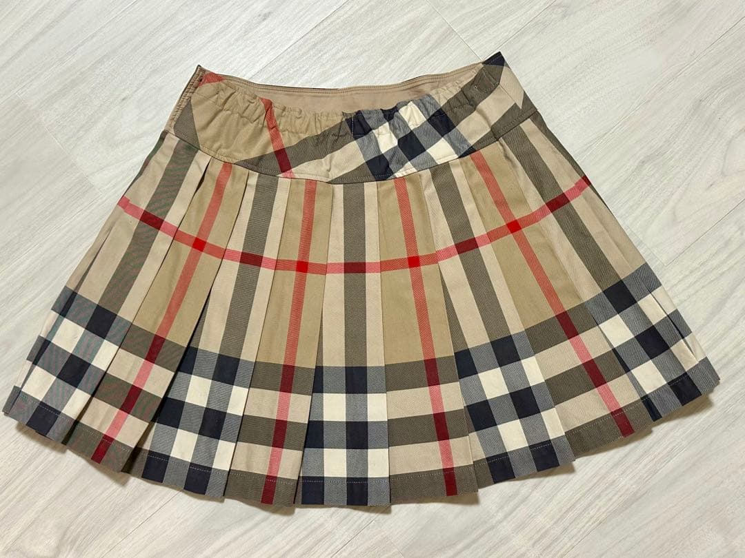 ⭐︎美品/ほぼ未使用⭐︎Burberryスカート164cm（14Y）