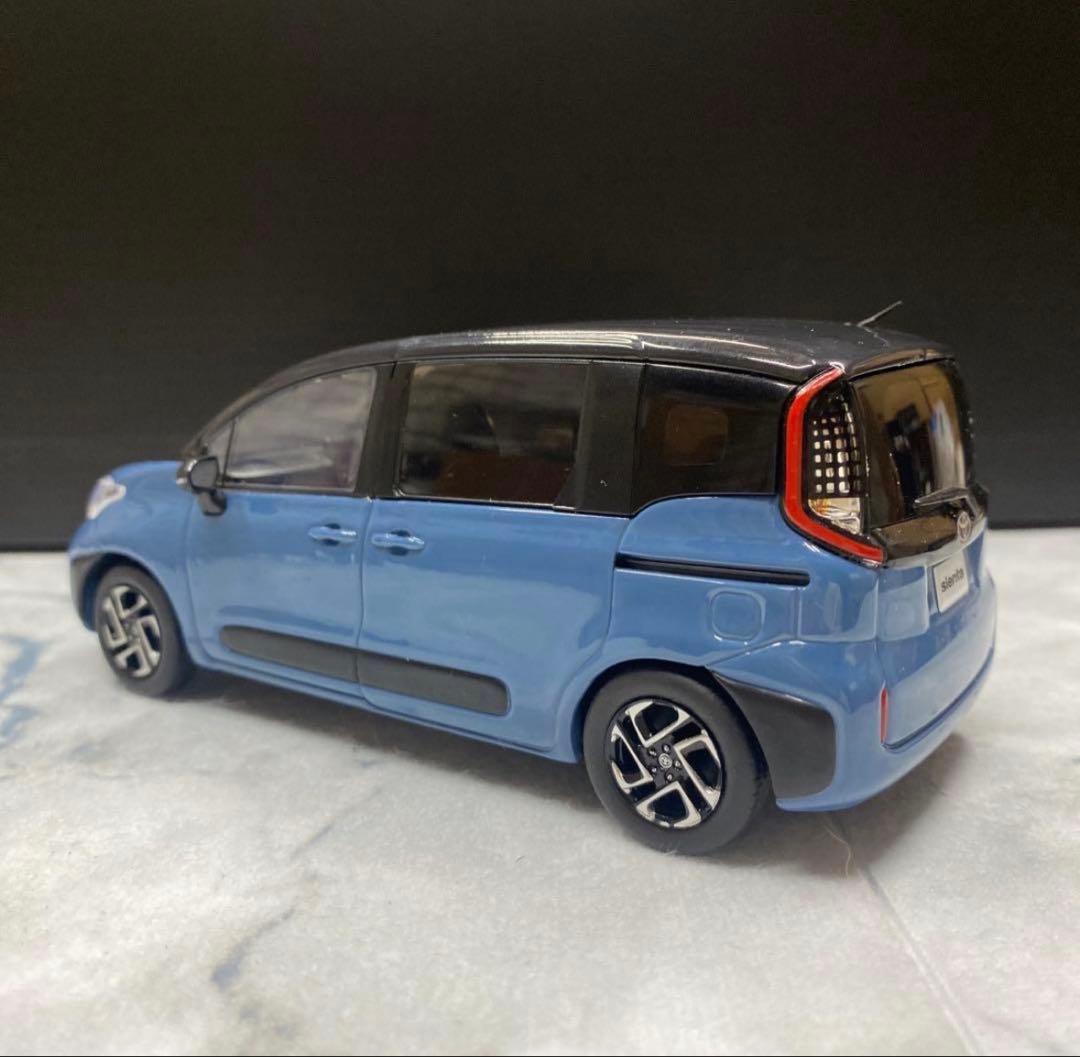 トヨタ シエンタ　カラーサンプルミニカー 2台セット　非売品