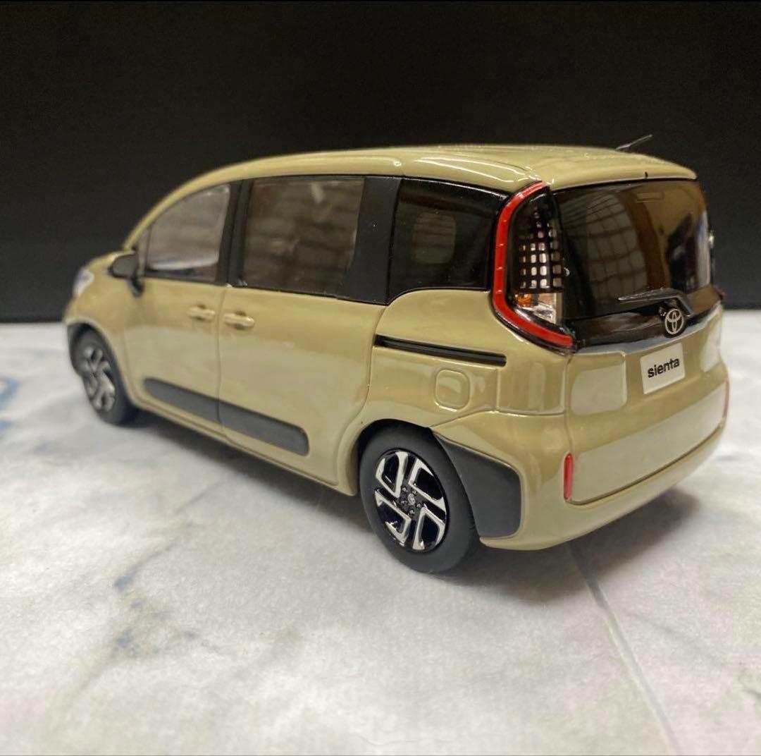 トヨタ シエンタ　カラーサンプルミニカー 2台セット　非売品