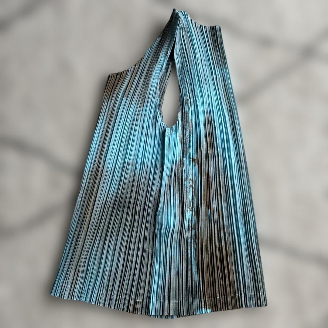 イッセイミヤケ　プリーツタンクトップ 青と茶色　M