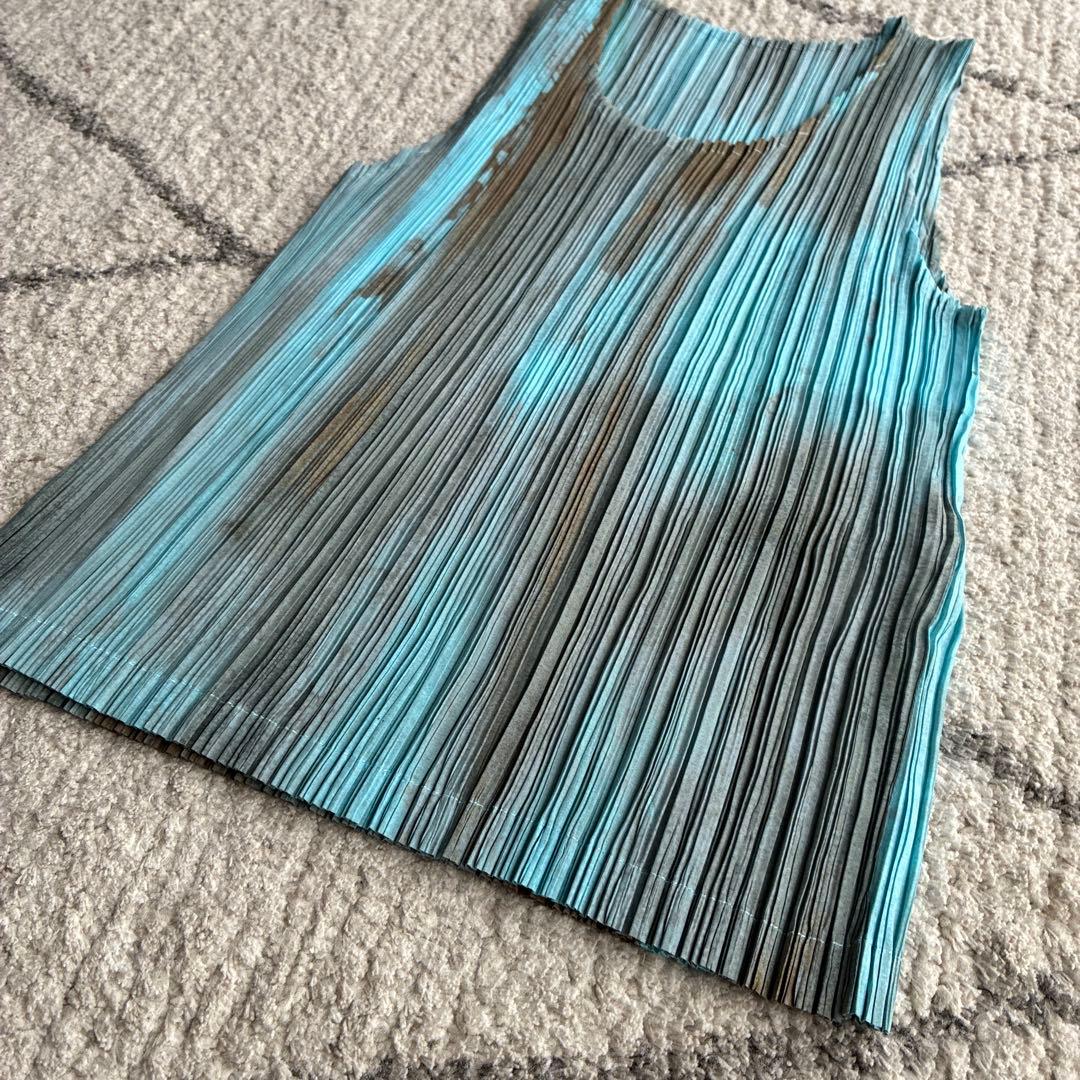 イッセイミヤケ　プリーツタンクトップ 青と茶色　M