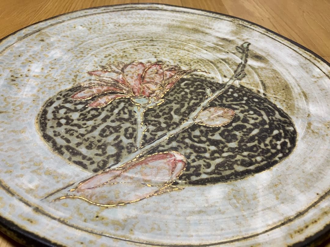 お値下げ　花と石のデザインの陶器皿　大皿　39.0cm ぶこつで繊細　火土