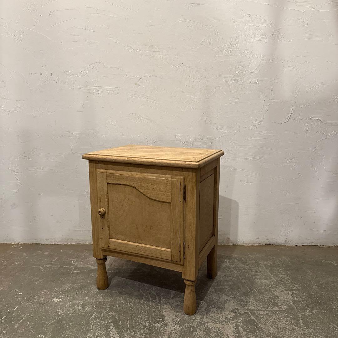 ヴィンテージ 木製サイドテーブル 引き出し／扉収納付き 剥離 机