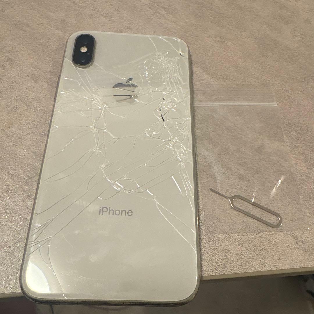 iPhone X 本体 シルバー 背面割れあり 即日発送 - メルカリ