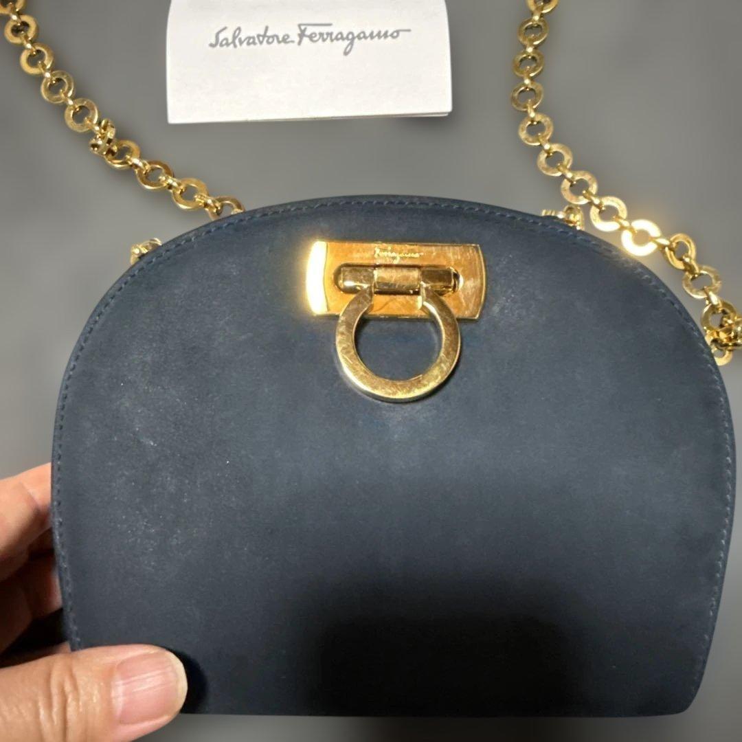 最終価格　フェラガモ チェーン ショルダーバッグ ガンチーニ　ゴールド金具