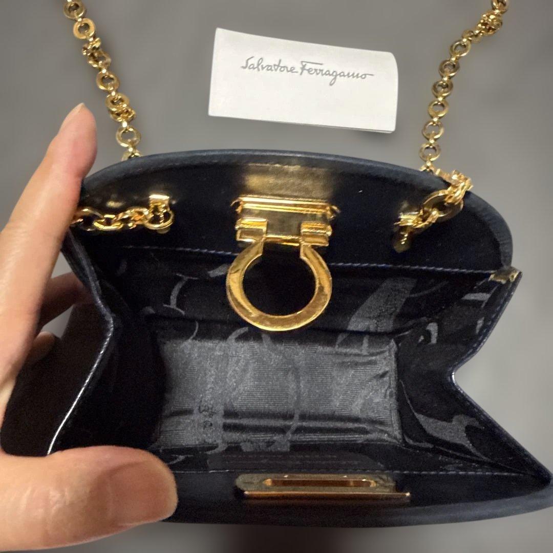 最終価格　フェラガモ チェーン ショルダーバッグ ガンチーニ　ゴールド金具
