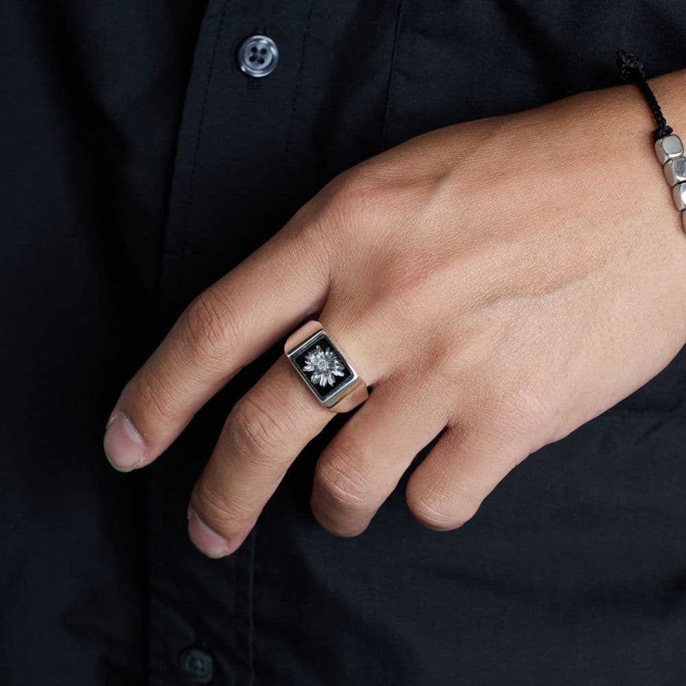 XOLO JEWELRY × BEAMS Signet Flower Ring