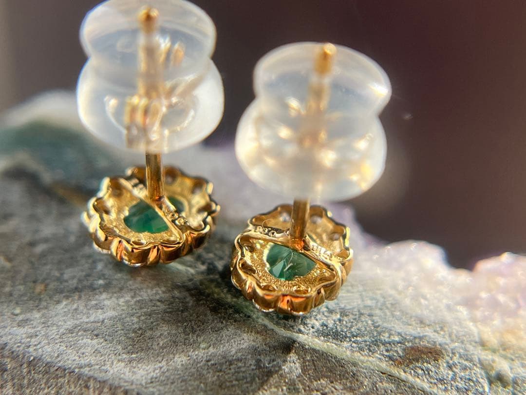 新品K18YGエメラルド0.22ctダイヤモンドピアス - メルカリ