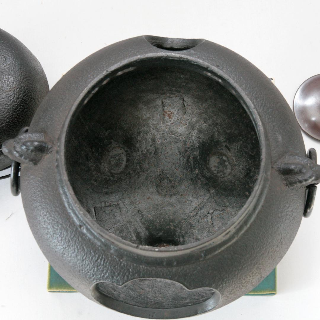 1612 鋳鉄製 茶釜 台座付き - メルカリ