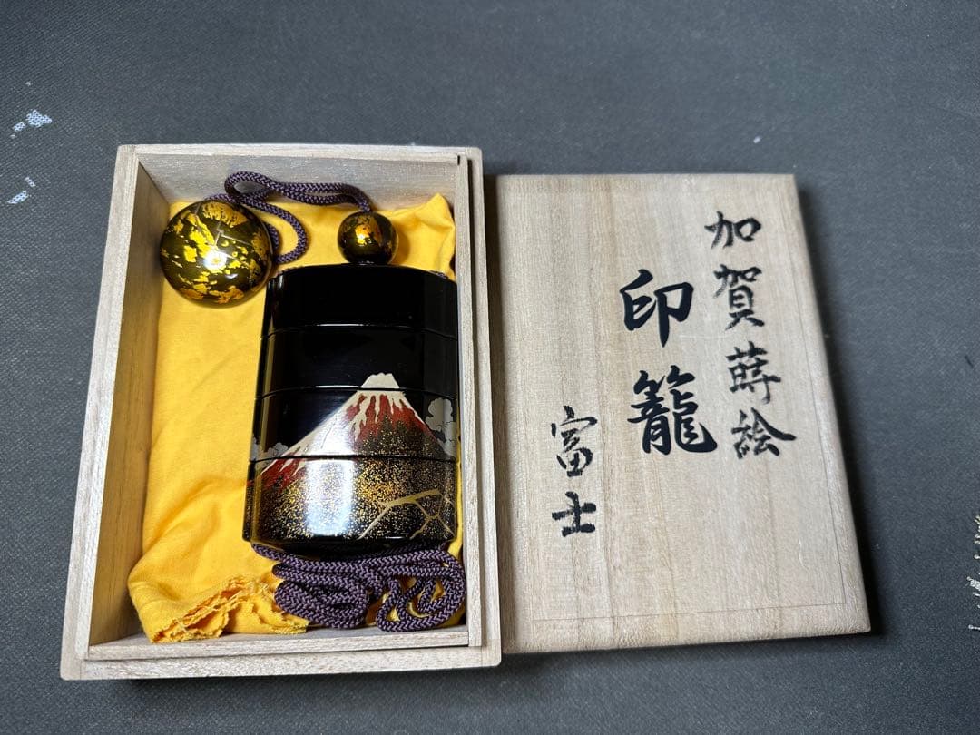 印籠　富士　蒔絵　根付　置物　古美術品　 細密細工　骨董　アンティーク　工芸品